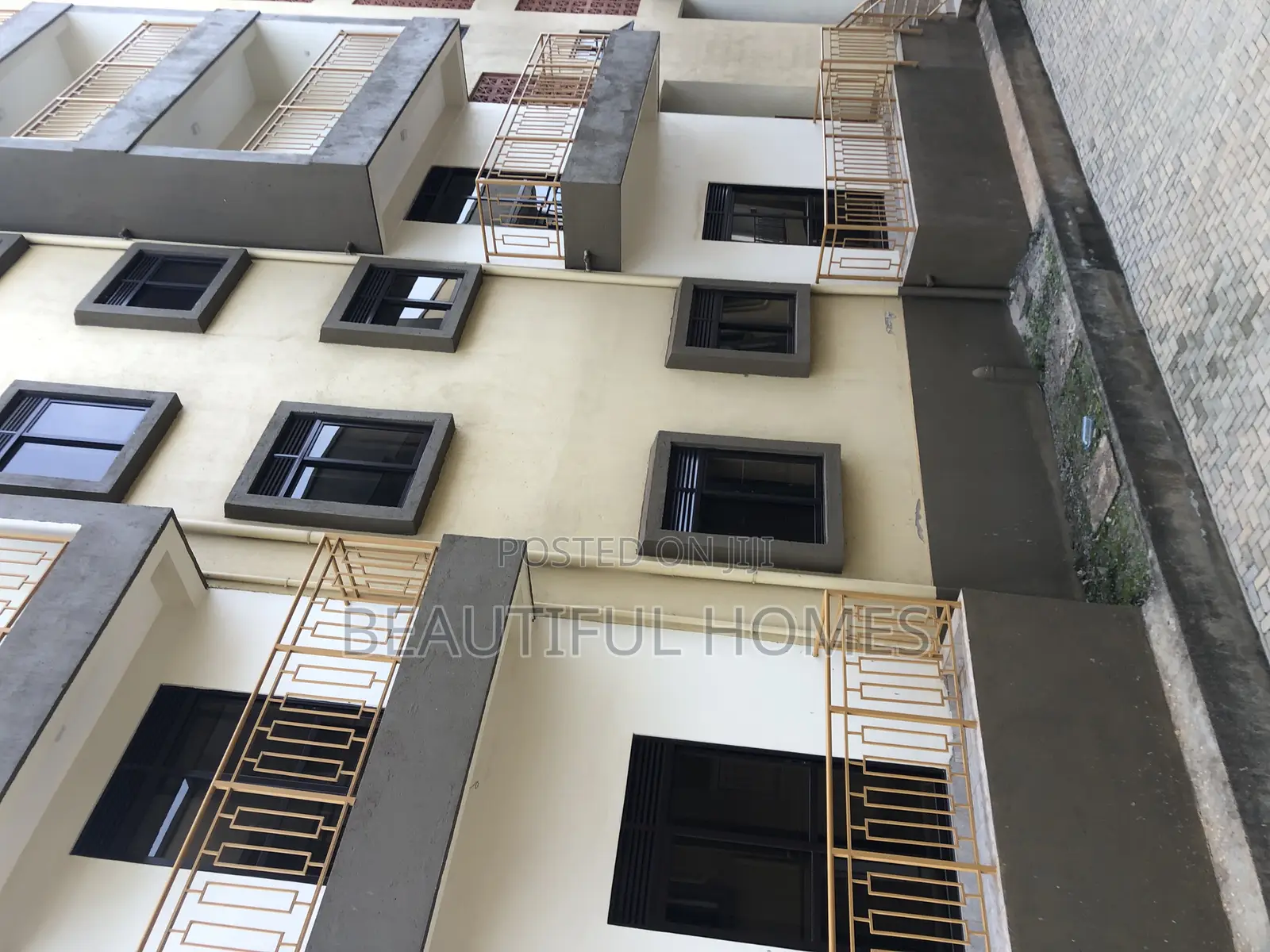 Furnished 3bdrm Condo in Kisaasi, Central Division for sale