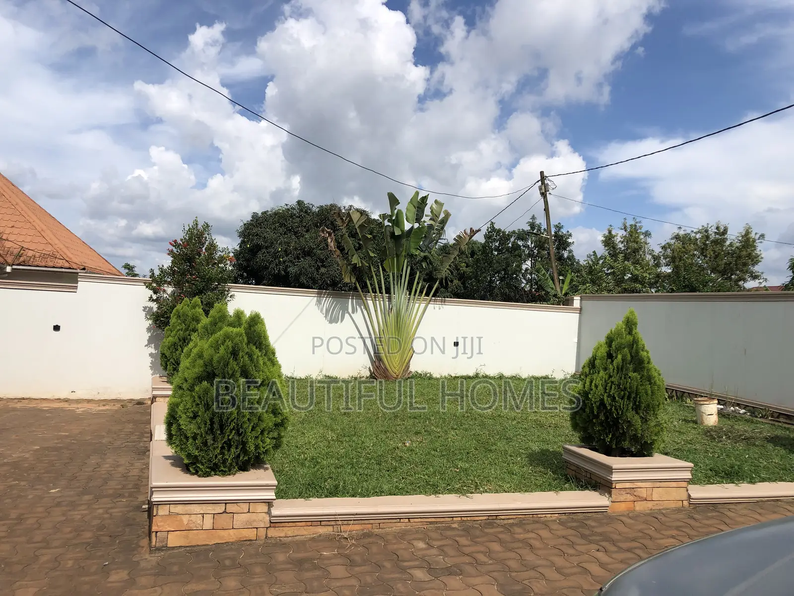 Furnished 4bdrm House in Kira for sale