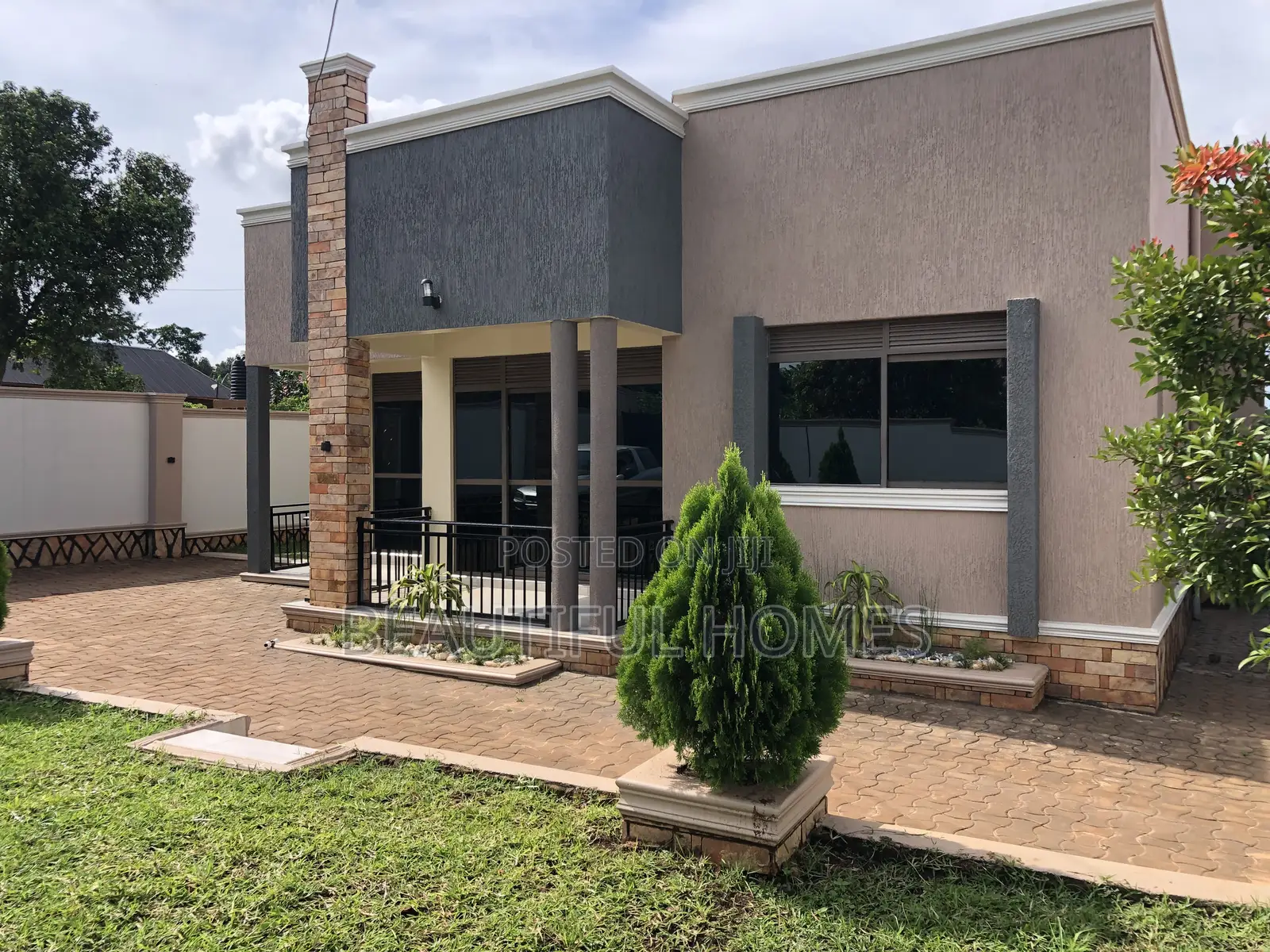 Furnished 4bdrm House in Kira for sale