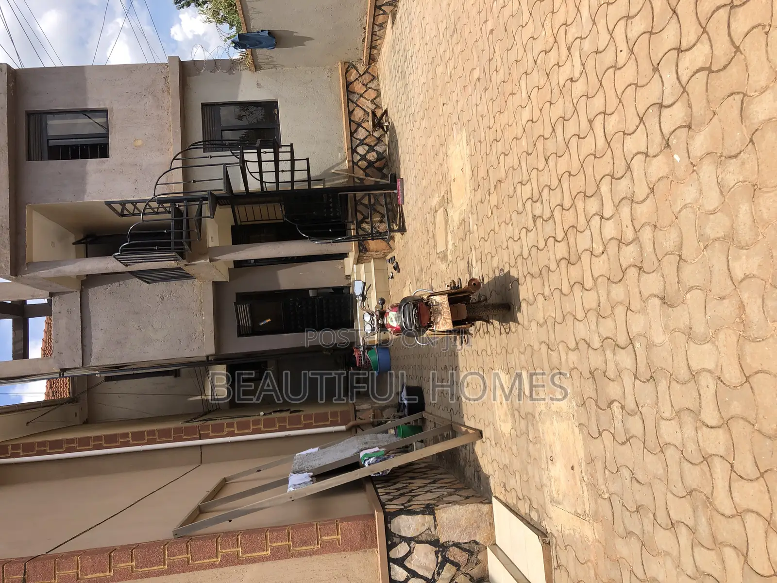 Furnished 2bdrm Block of Flats in Kira Town Tarmack for sale