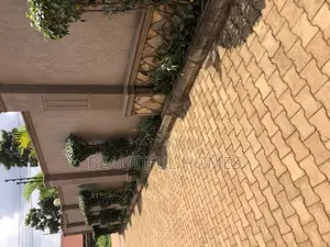 Furnished 2bdrm Block of Flats in Kira Town Tarmack for sale