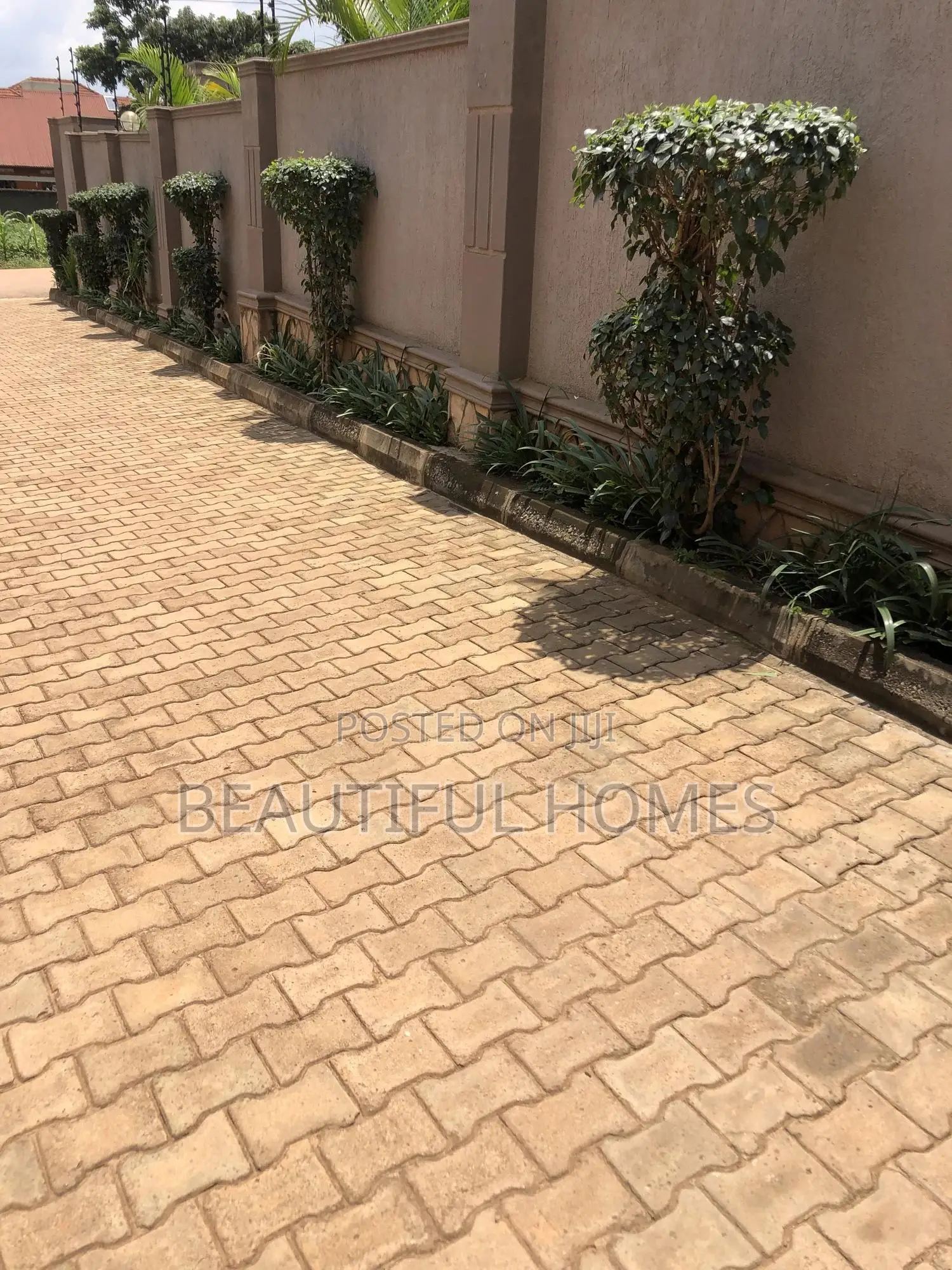 Furnished 2bdrm Apartment in Kira, Central Division for sale