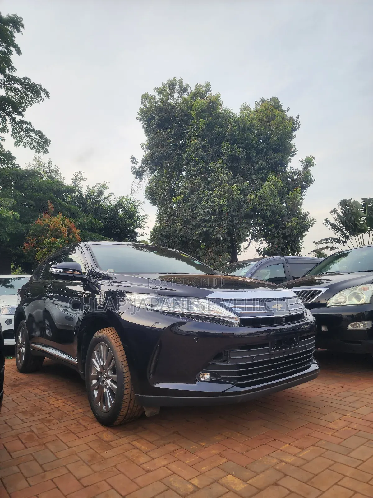 Toyota Harrier 2.0 2017 Black