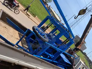 Fully Equipped/Semi Automatic Concrete Block Machine