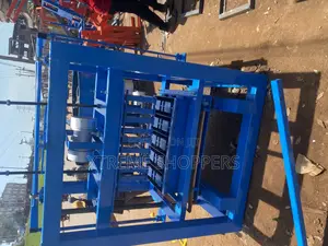 Fully Equipped/Semi Automatic Concrete Block Machine