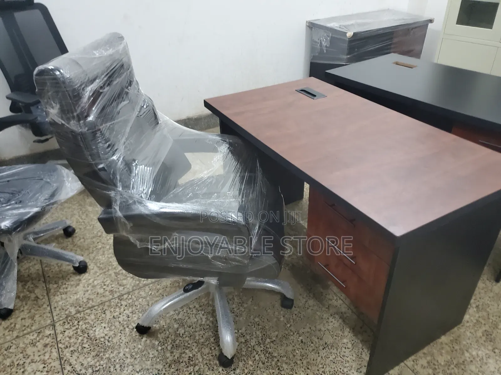 World Class Office Chair and Office Table