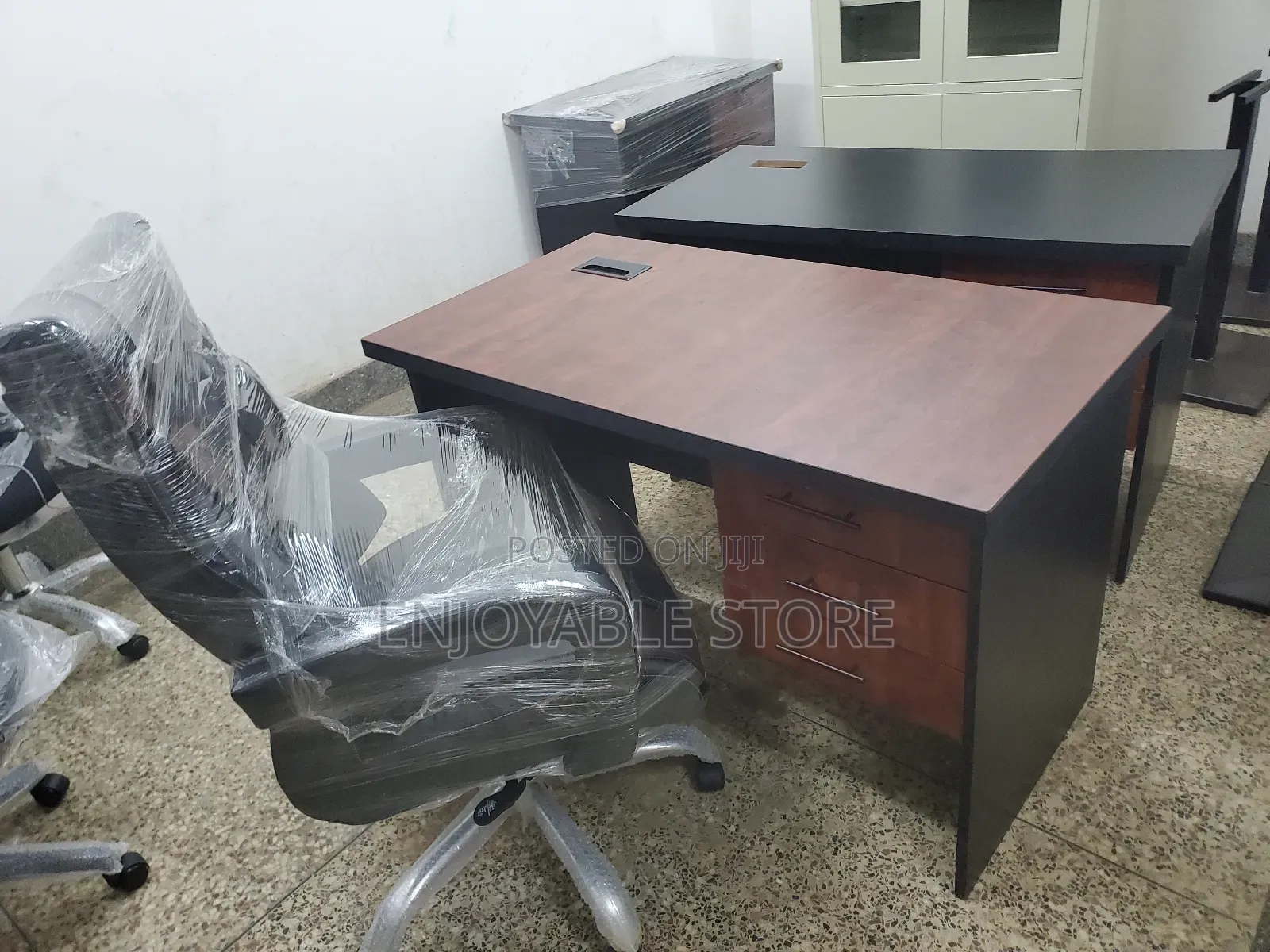 World Class Office Chair and Office Table
