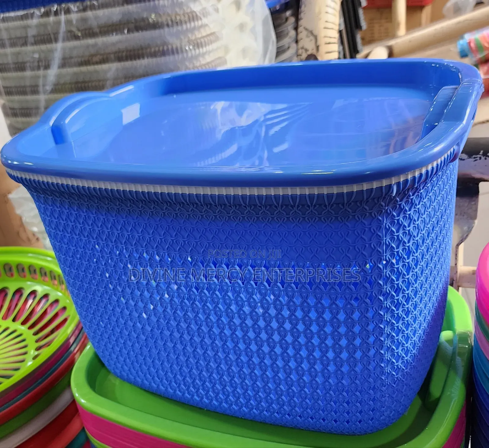 New Laundry Basket With Lid