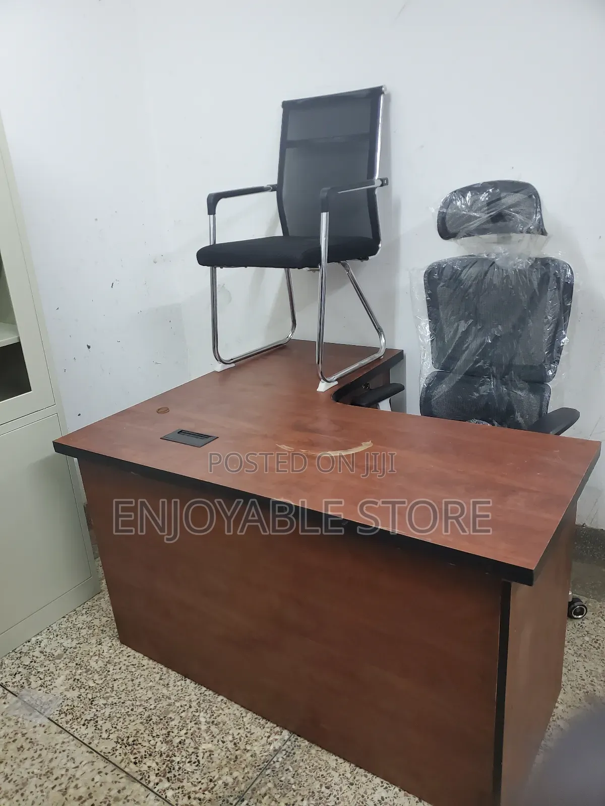 Executive Office 2 Chairs and Table Set