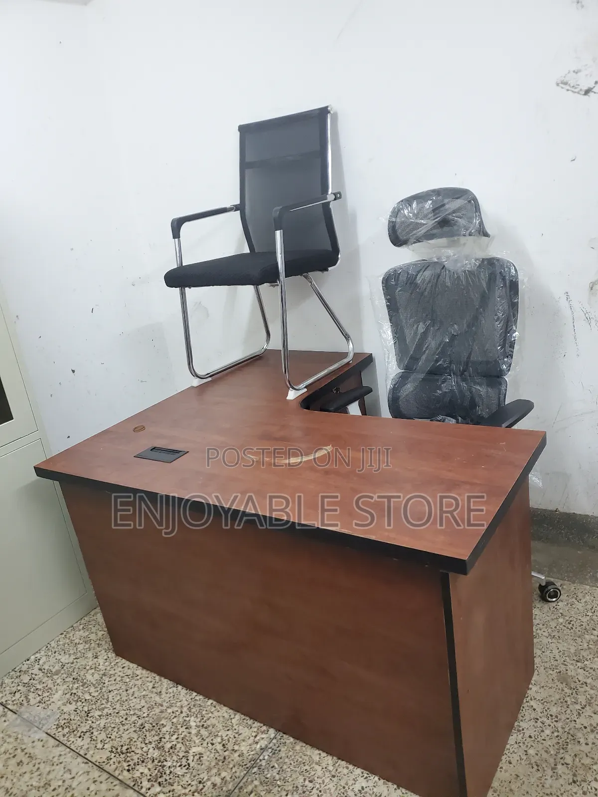 Executive Office 2 Chairs and Table Set