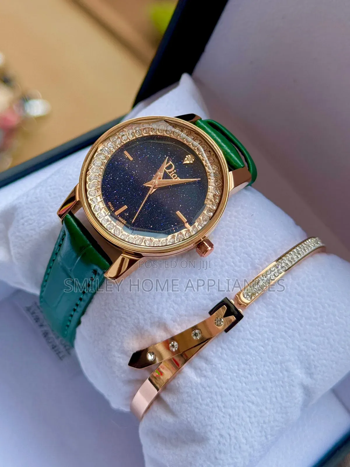 Dior Women's Watch With a Gold Bracelet