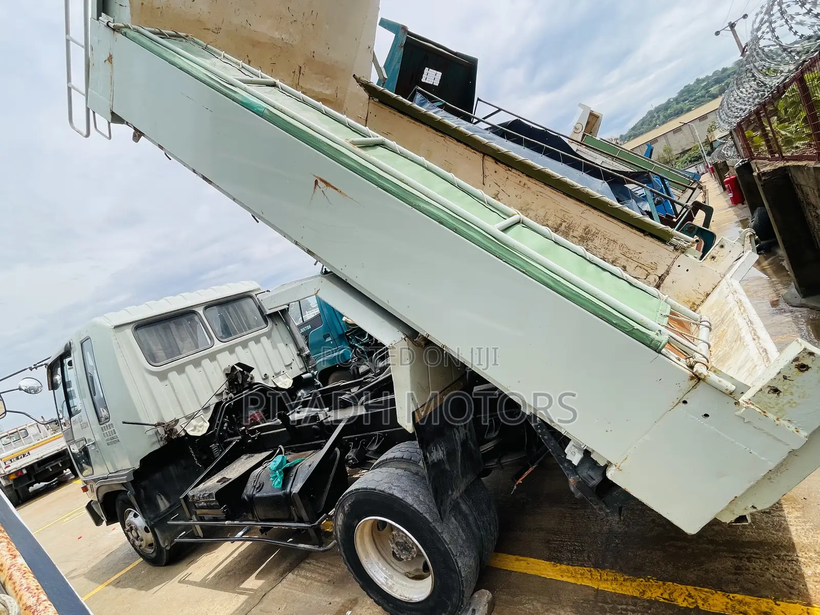 Hino Buyer H07C 1992 White
