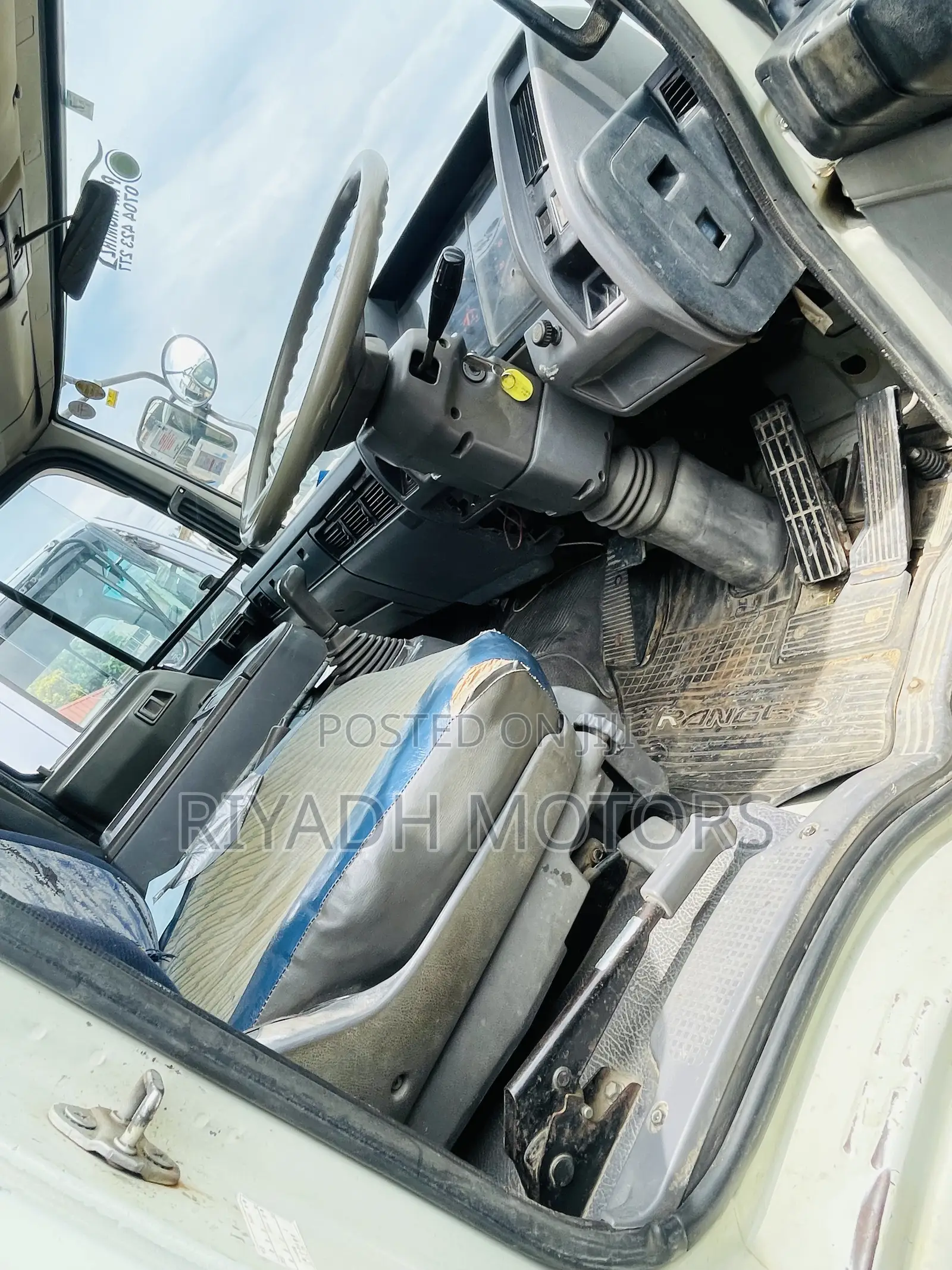 Hino Buyer H07C 1992 White