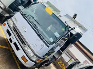 Hino Tipper Sky 1991 Blue