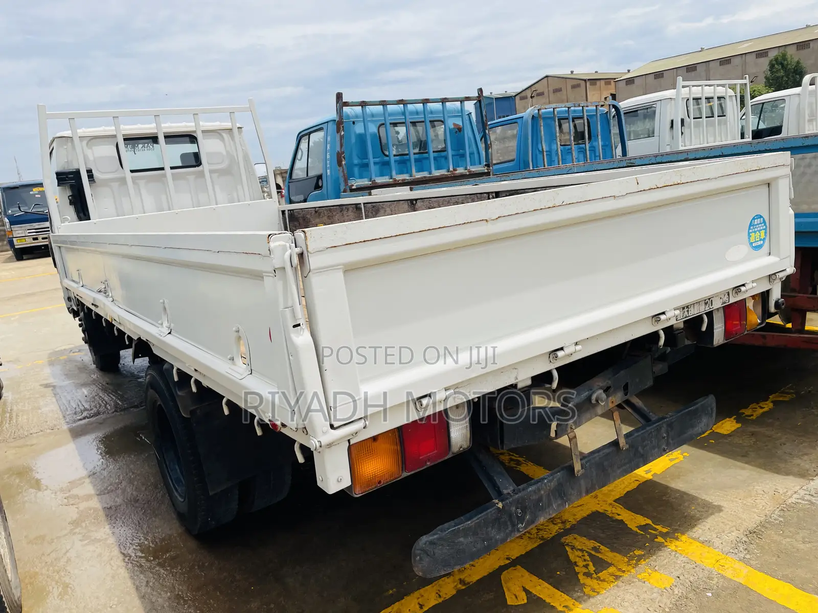 Mitsubishi Canter Truck 1991 White
