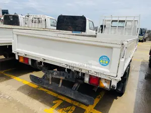 Mitsubishi Canter Truck 1991 White