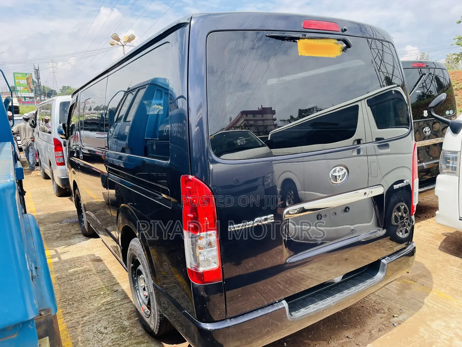 Toyota HiAce 2016 Black