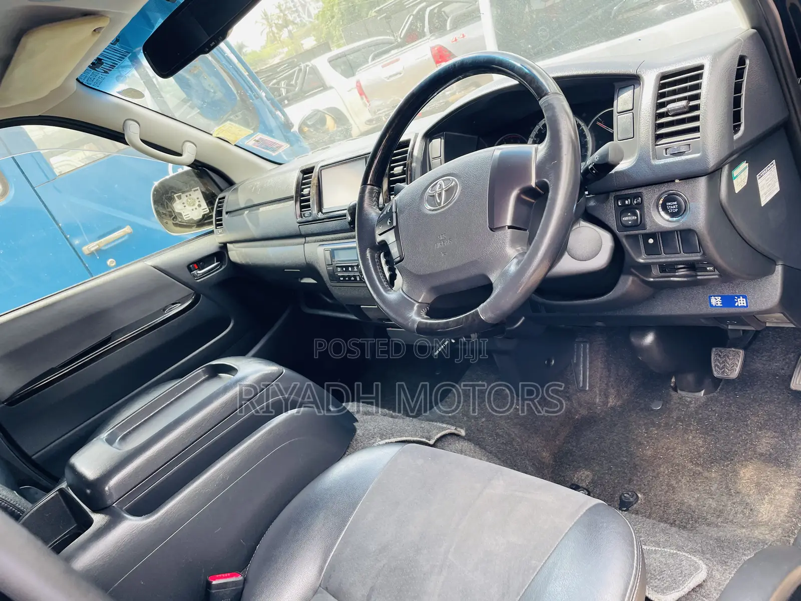 Toyota HiAce 2016 Black