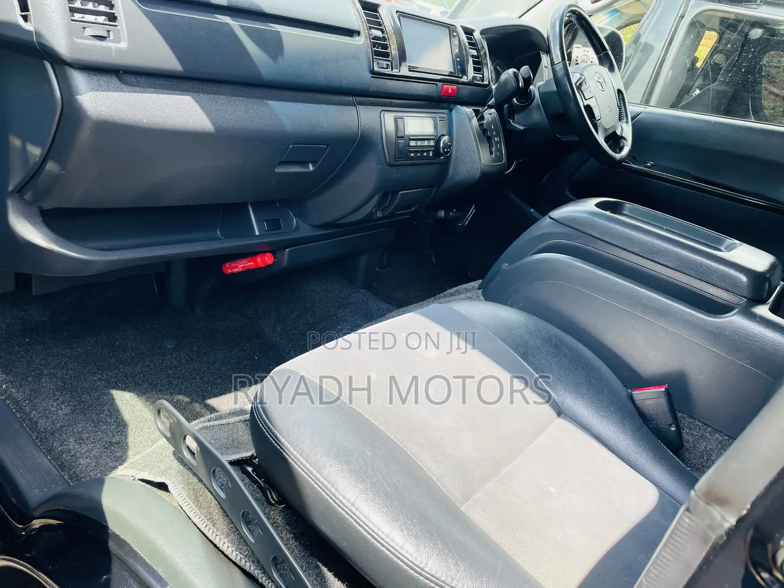 Toyota HiAce 2016 Black