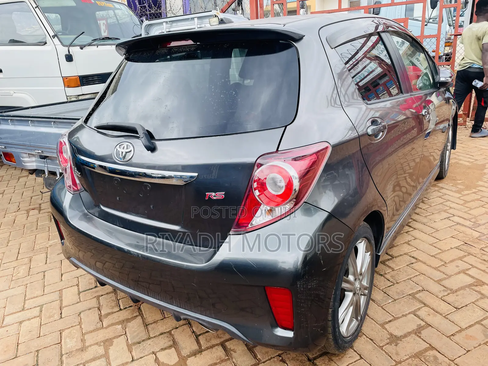Toyota Vitz 1.5 FWD 3dr 2014 Gray