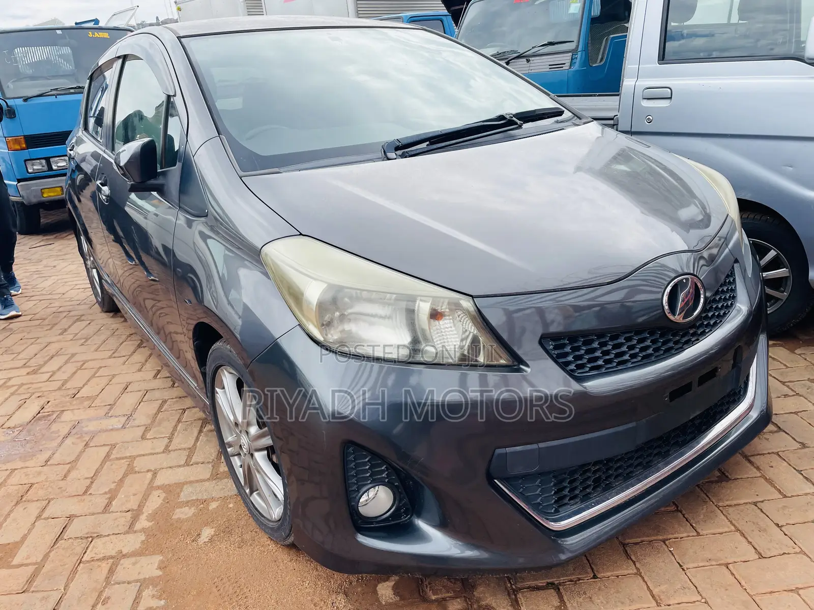 Toyota Vitz 1.5 FWD 3dr 2014 Gray