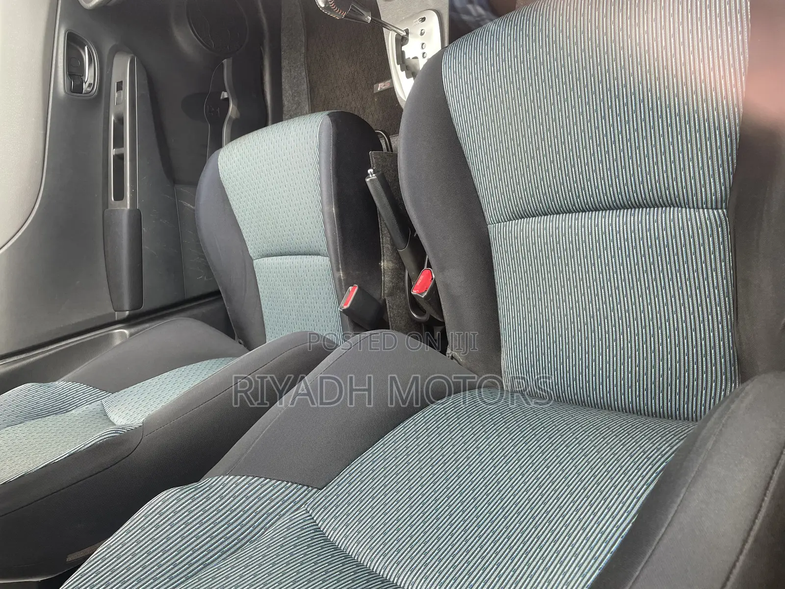 Toyota Vitz 1.5 FWD 3dr 2014 Gray