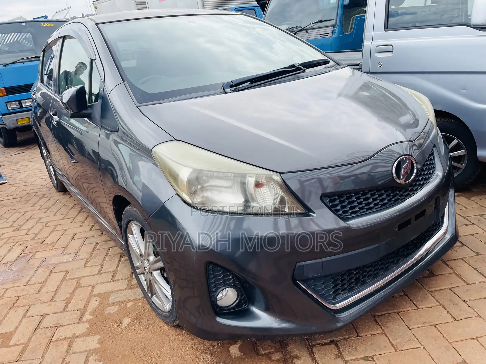 Toyota Vitz 1.5 FWD 3dr 2014 Gray