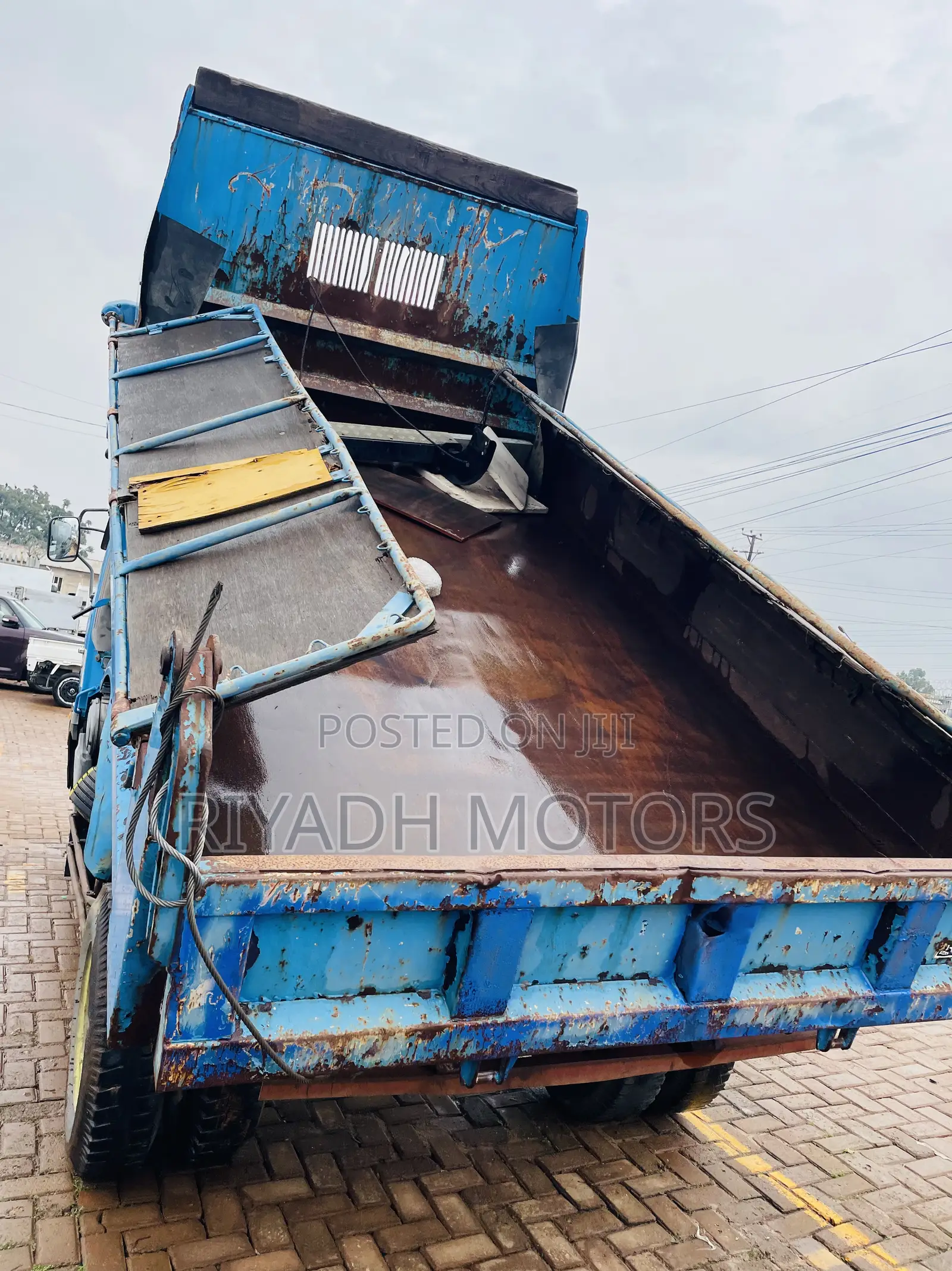Hino Dumper 6gears
