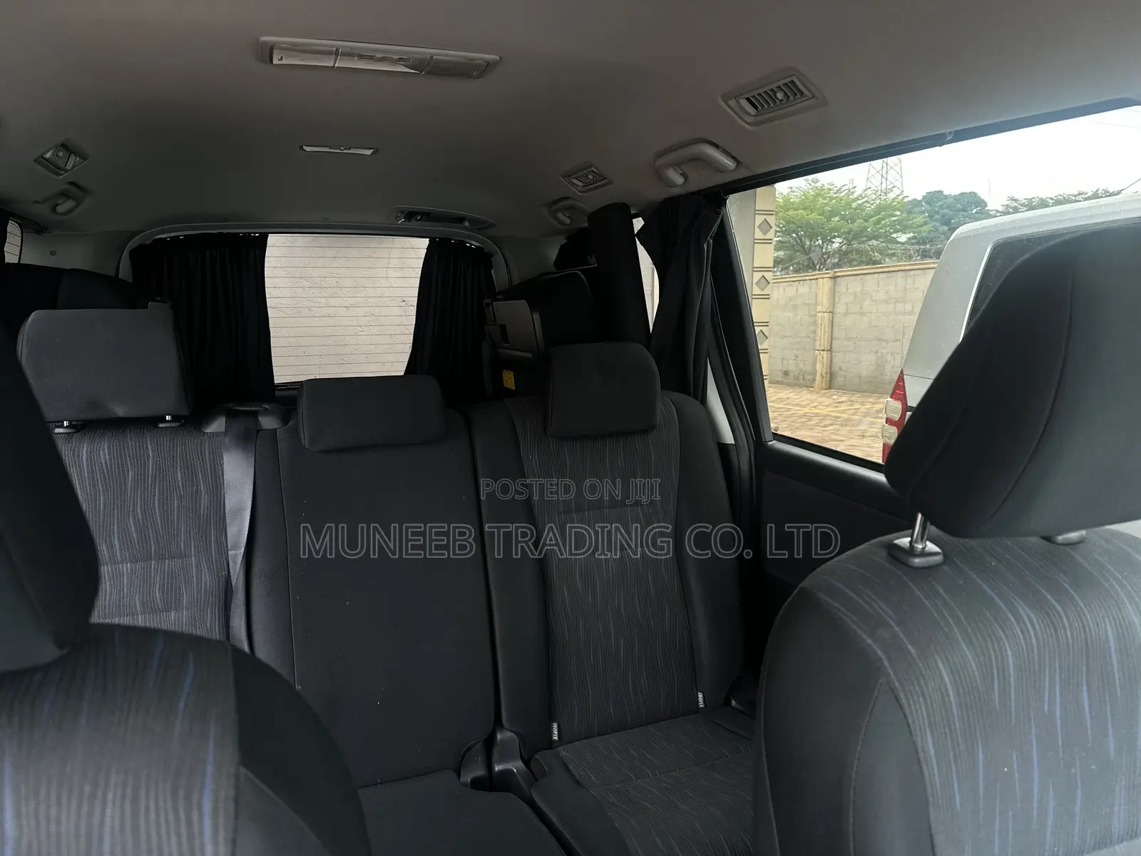 Toyota Noah 2.0 143hp FWD (8 Seater) 2013 Silver