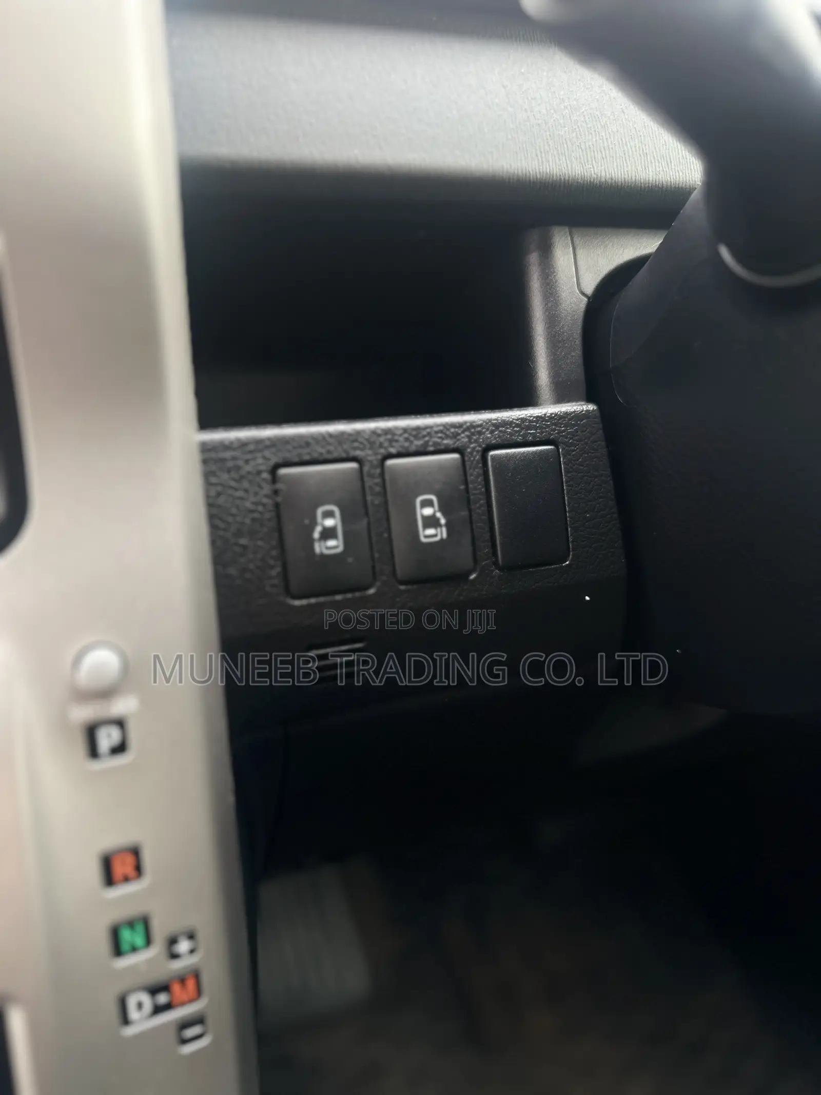Toyota Noah 2.0 143hp AWD (8 Seater) 2011 Silver