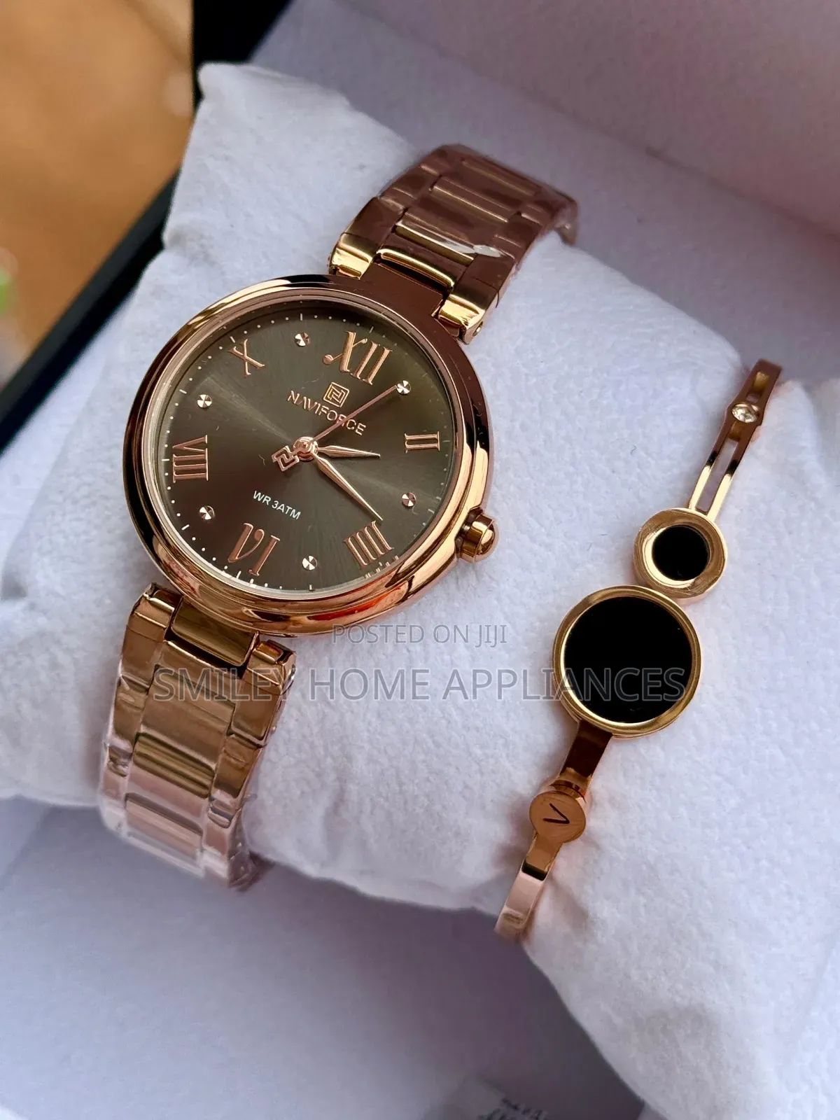Navi Force Ladies' Watch With a Bracelet