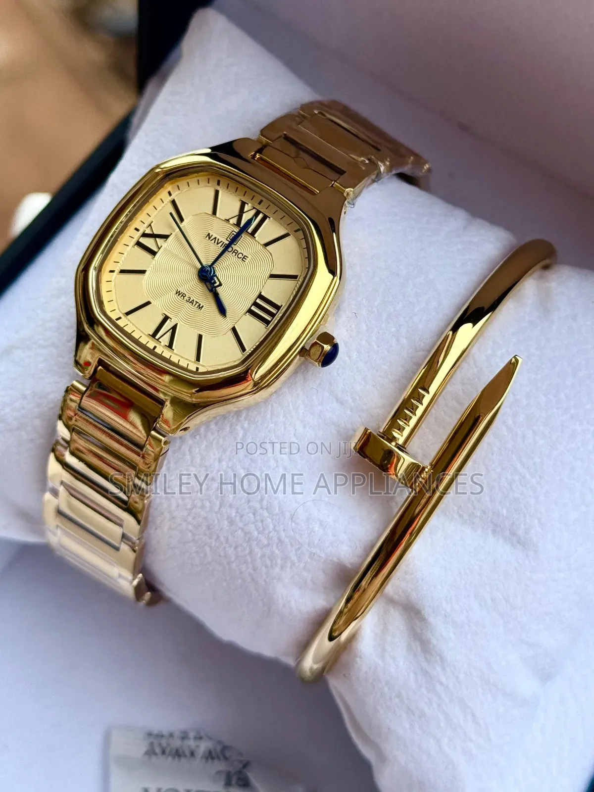 Navi Force Classic Watch With a Bracelet White Gold