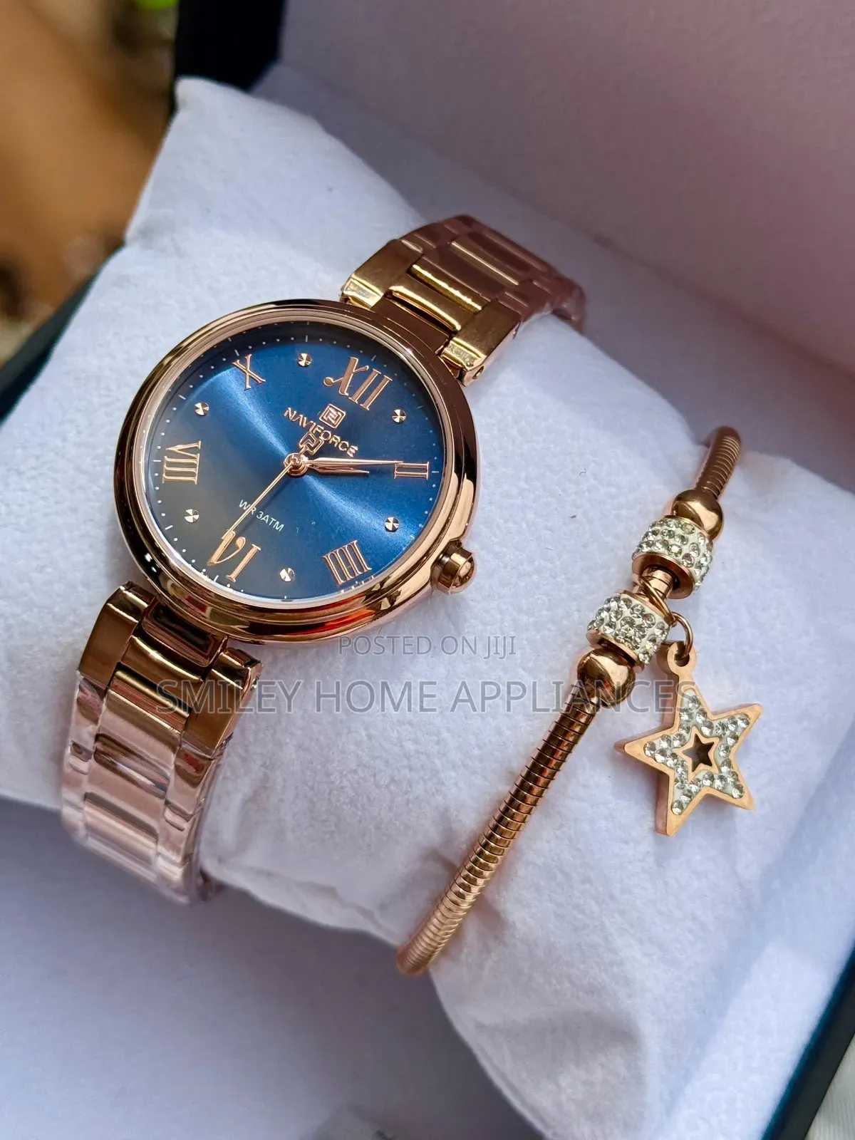 Navi Force Ladies Classic Watch With a Bracelet