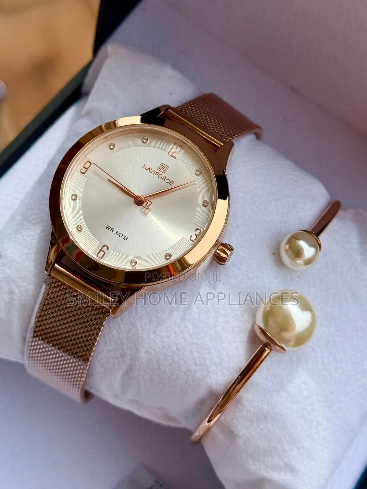 Naviforce Silver Gold Women's Watch With a Bracelet