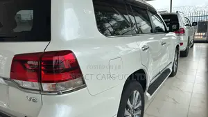 Toyota Land Cruiser 4.6 V8 ZX 2020 White