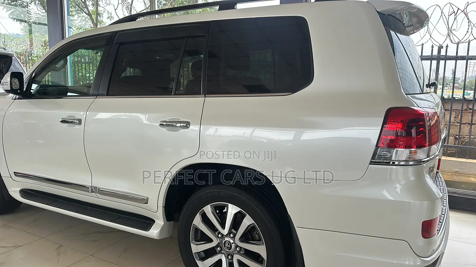 Toyota Land Cruiser 4.6 V8 ZX 2020 White