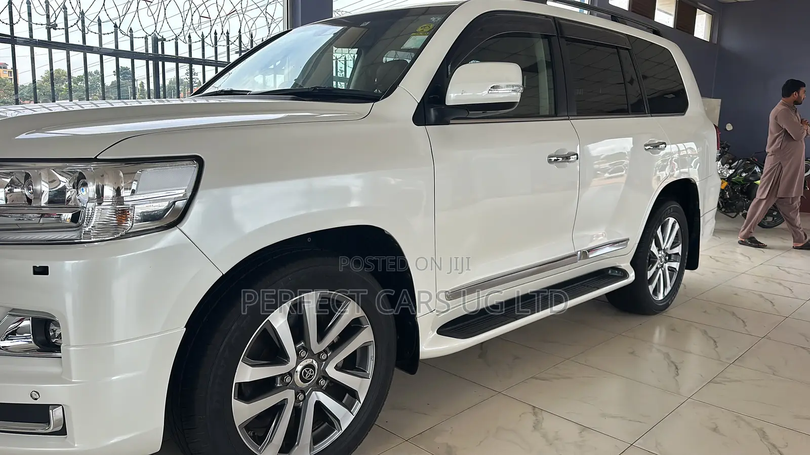 Toyota Land Cruiser 4.6 V8 ZX 2020 White