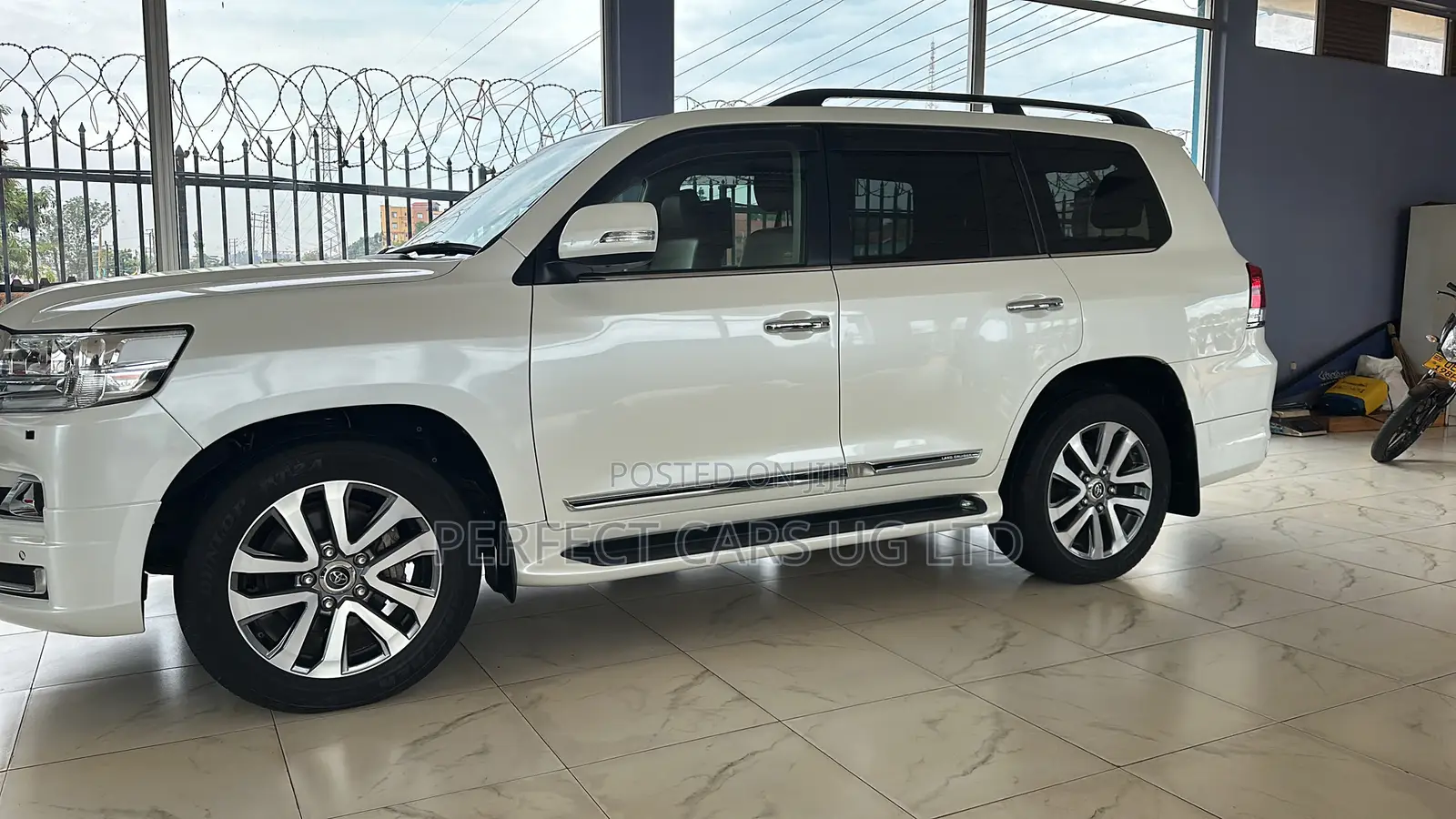 Toyota Land Cruiser 4.6 V8 ZX 2020 White