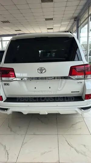 Toyota Land Cruiser 4.6 V8 ZX 2020 White