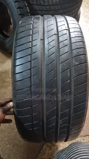 Photo - 275/35r19 Practical Max Foreign Used