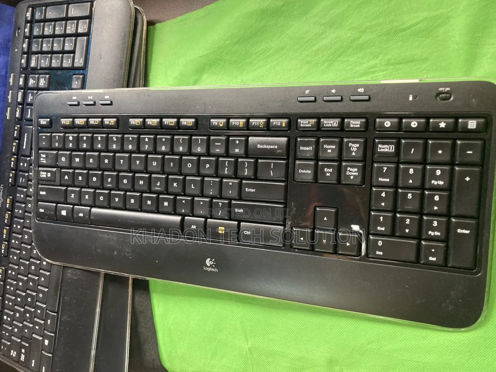 Roll Logitech Wireless Keyboard