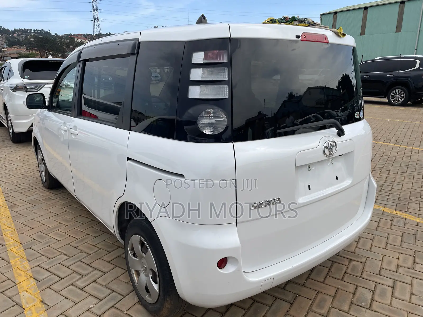 Toyota Sienta 1.5 FWD 2011 White