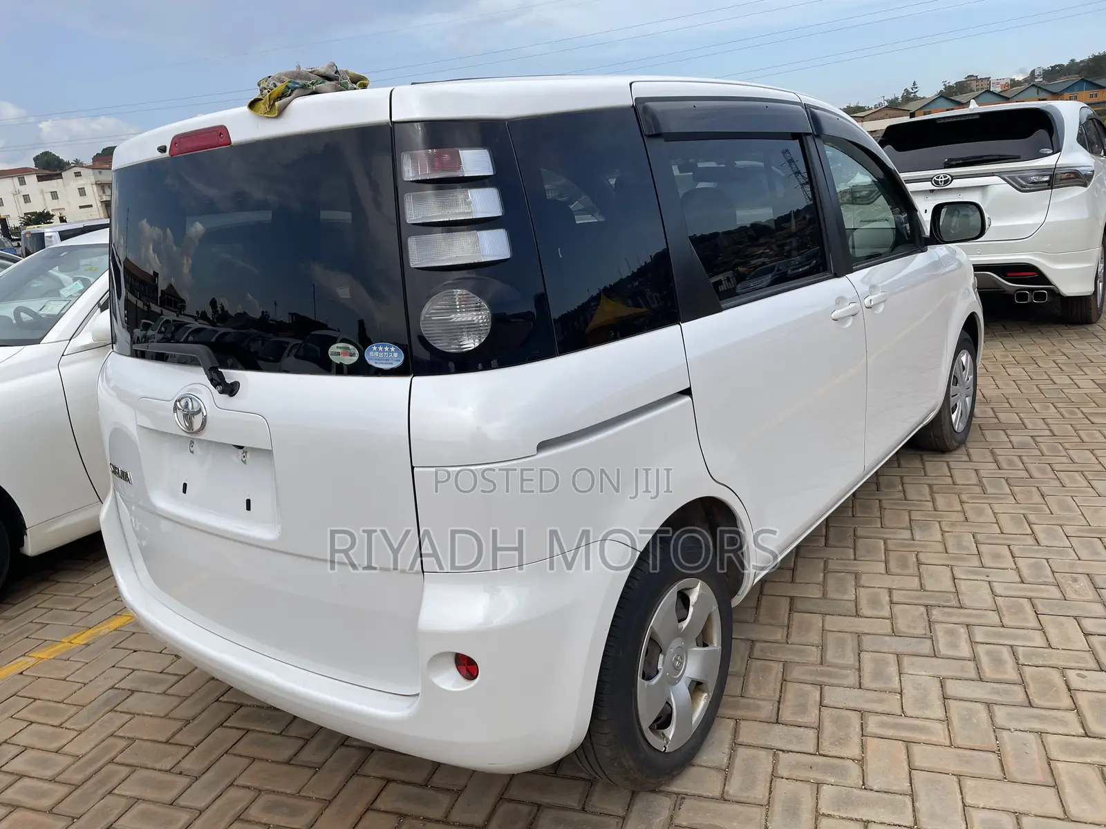 Toyota Sienta 1.5 FWD 2011 White