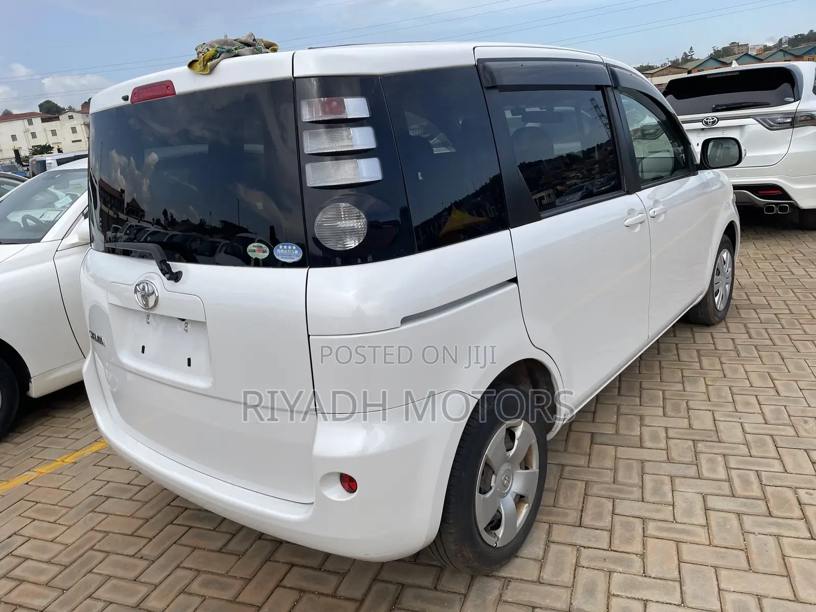 Toyota Sienta 1.5 FWD 2011 White