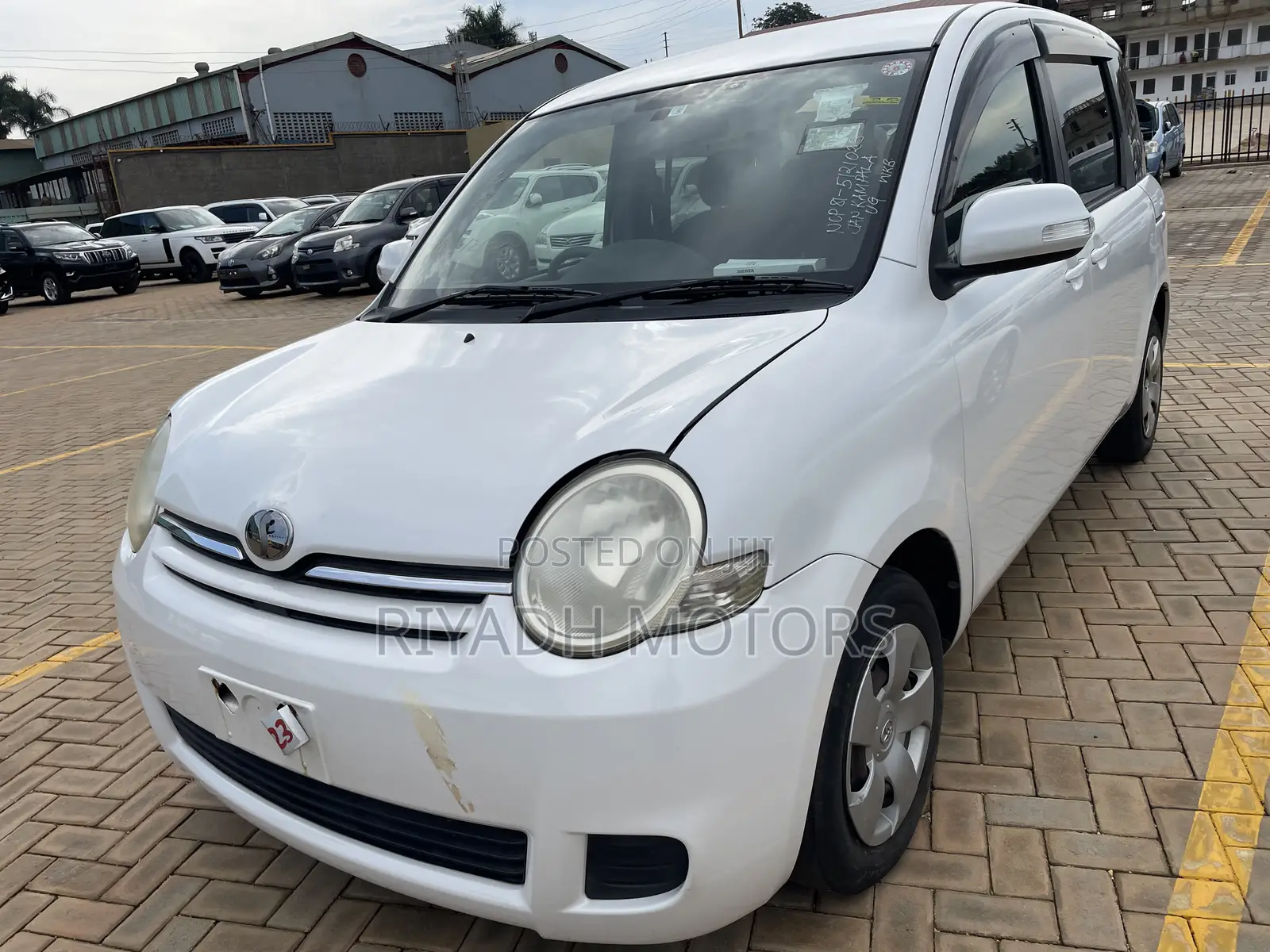 Toyota Sienta 1.5 FWD 2011 White
