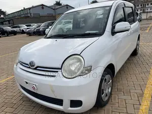 Toyota Sienta 1.5 FWD 2011 White