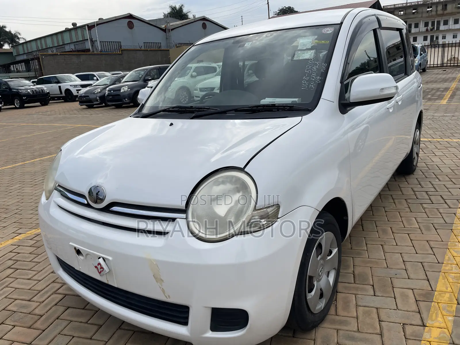 Toyota Sienta 1.5 FWD 2011 White