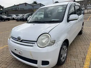Toyota Sienta 1.5 FWD 2011 White