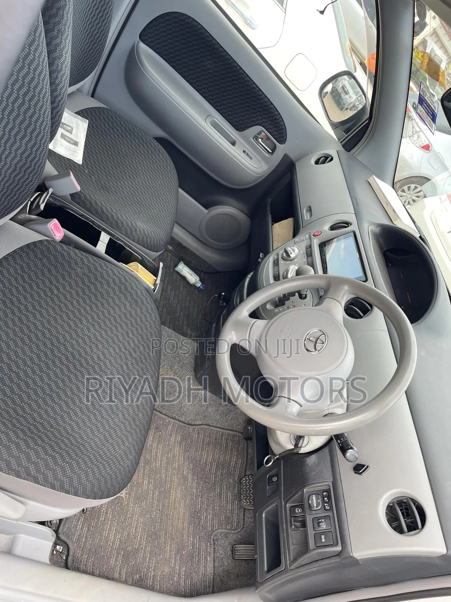 Toyota Sienta 1.5 FWD 2011 White