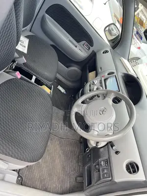 Toyota Sienta 1.5 FWD 2011 White